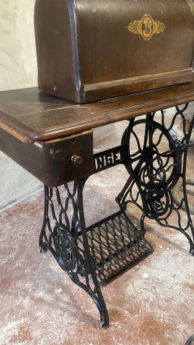 Швейна машинка Singer