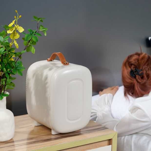 Mini Lodówka 2w1 Chłodzi i Podgrzewa – Idealna do Domu, Biura i Auta