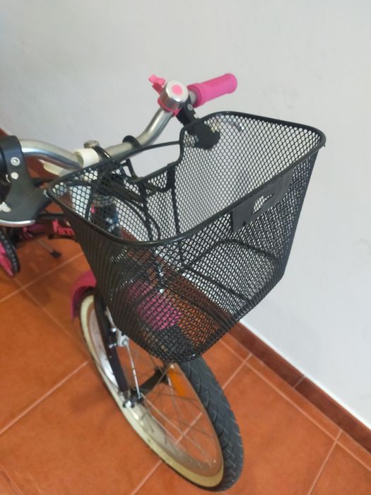 Bicicleta criança B'TWIN 20" + cesto + rodinhas