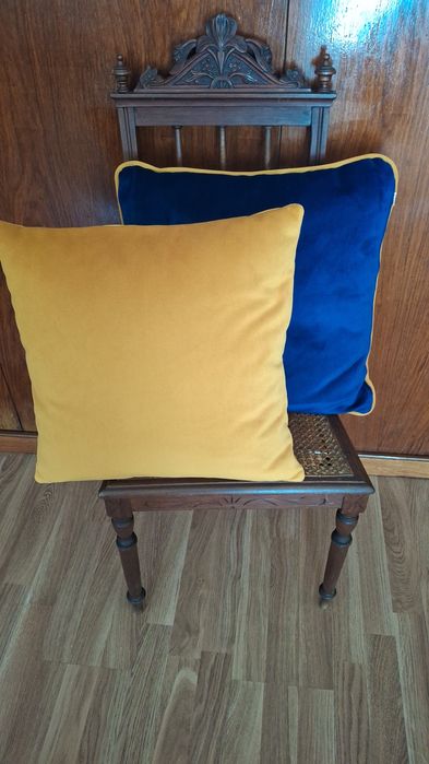 Almofadas em cetim 45x45 e 35x50 com debroo rectangular 18€ quadra 15€