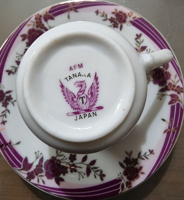 Várias chávenas marcas antigas conhecidas