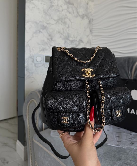 Черный рюкзак Chanel