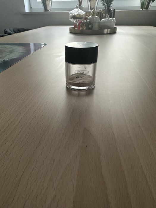 Younique behold używany okazja puder