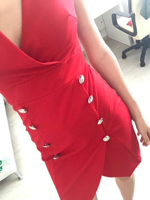 Жіноча червона сукня