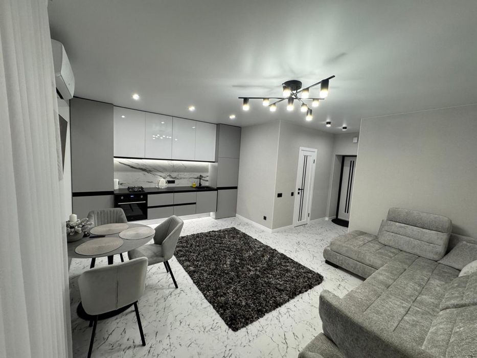 Однокімнатна квартира подобово, центр