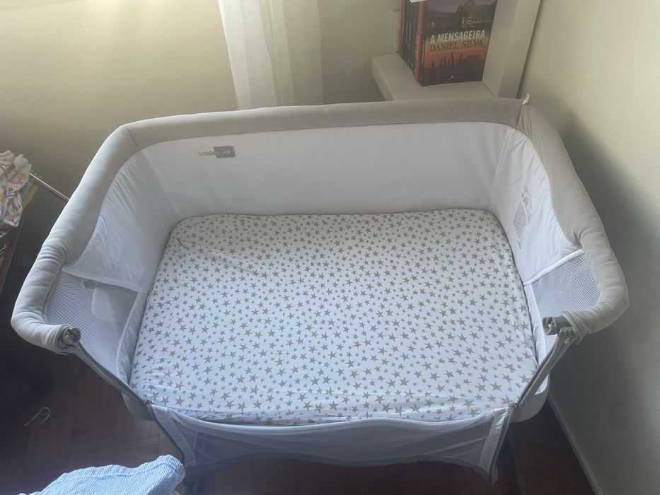 Berço co-sleeping tipo Next to me Jané