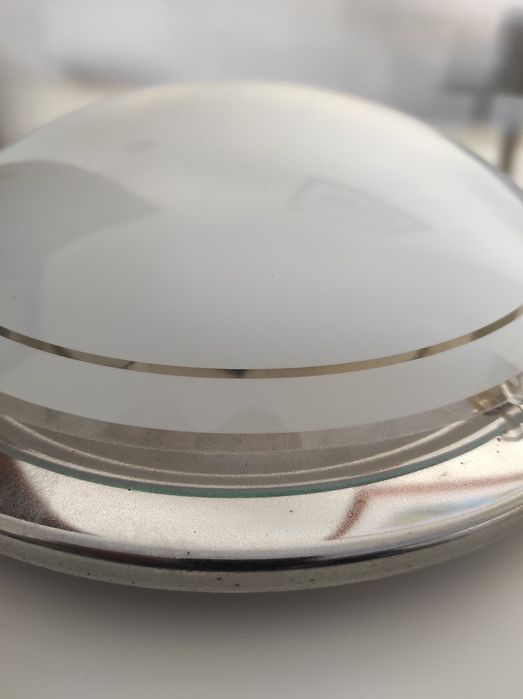 Luminária de vidro com detalhes