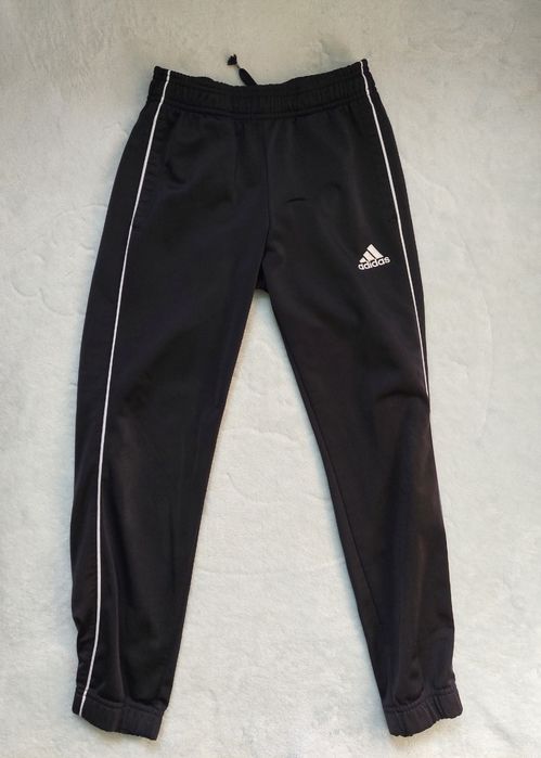 Spodnie chłopięce dresowe Adidas r.140