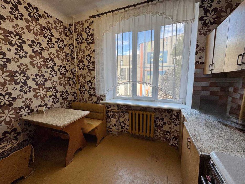 Двокімнатна “сталінка” біля Парку Шевченка