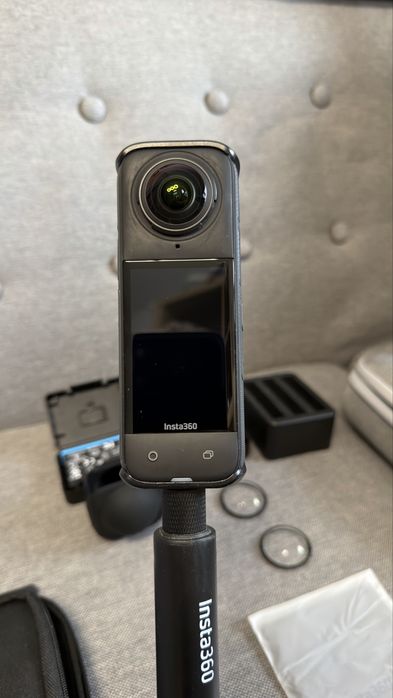 Kamera Insta 360 x 4 plus dodatki