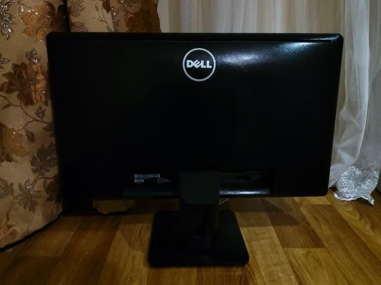 Монітор Dell 22-24" LED, гарний стан, з підставкою