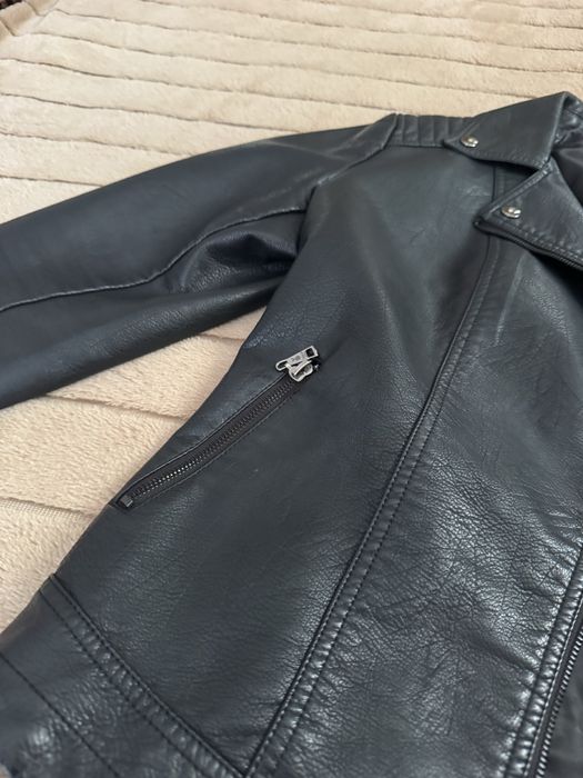 Жіноча шкіряна куртка
