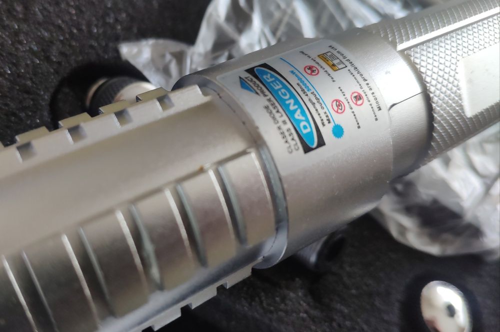 Лазерна указка нова