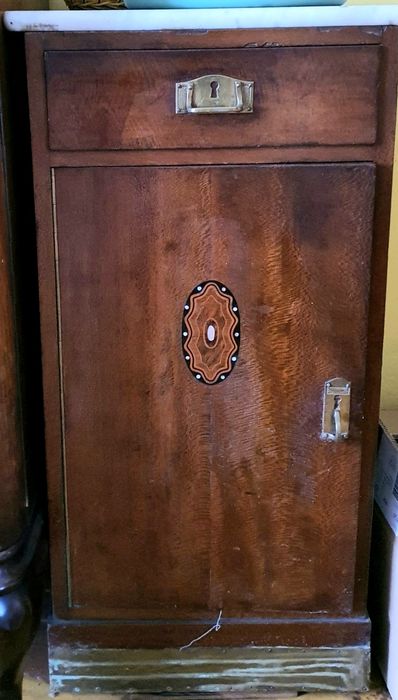 Dwie stare przedwojenne szafki