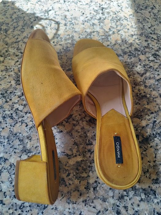 Sapatos de senhora de verão em camurça