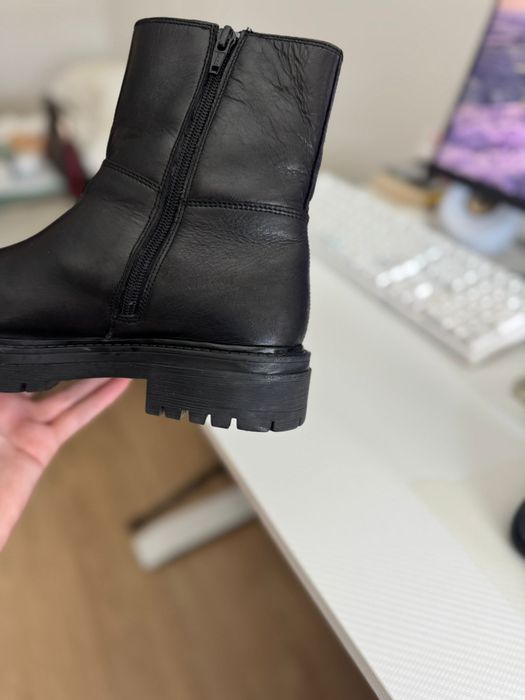 Bota de cano médio Geox