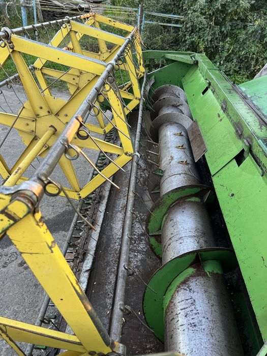 Свіжо привезений John Deere 965