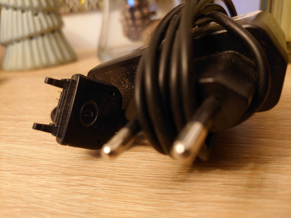 Зарядний пристрій - тел. Еріксон / Sony Ericsson