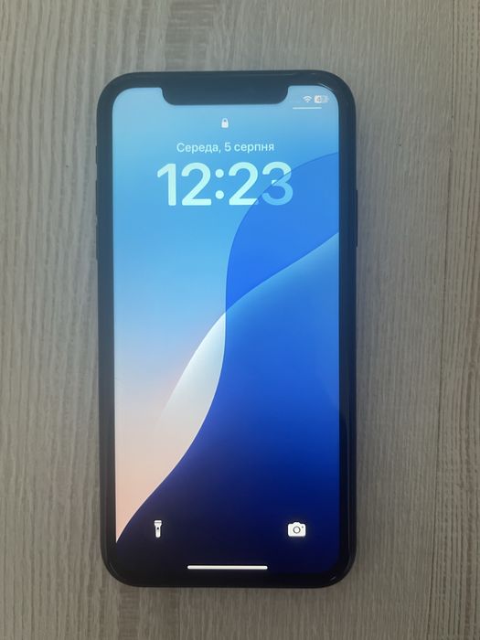 Продам iPhone XR. В хорошем состоянии.