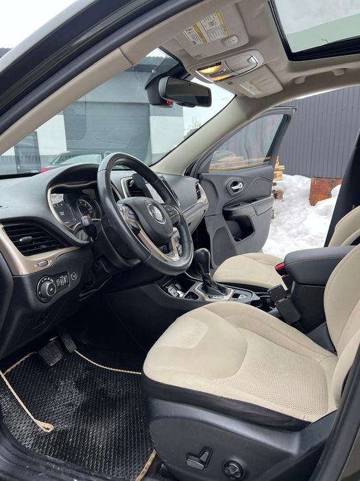 Продам позашляховик jeep