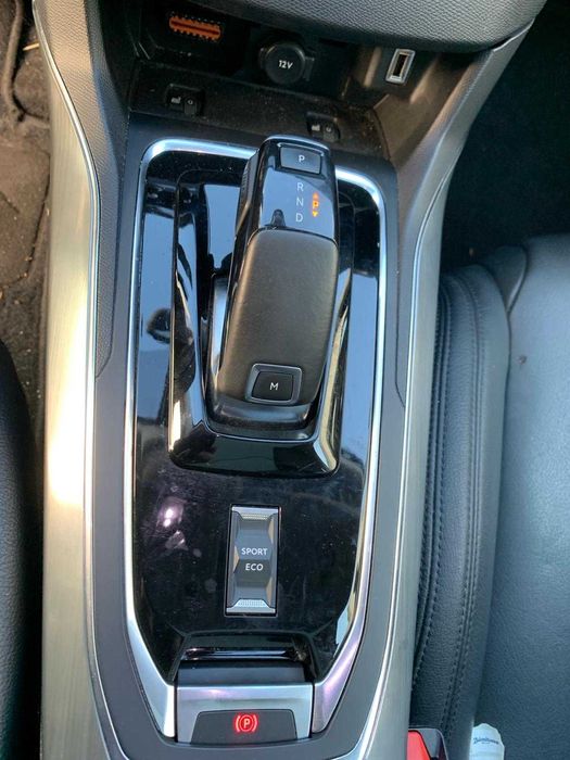 Peugeot 308SW EAT8 estofos aquecidos em Pele, tecto Panoramico