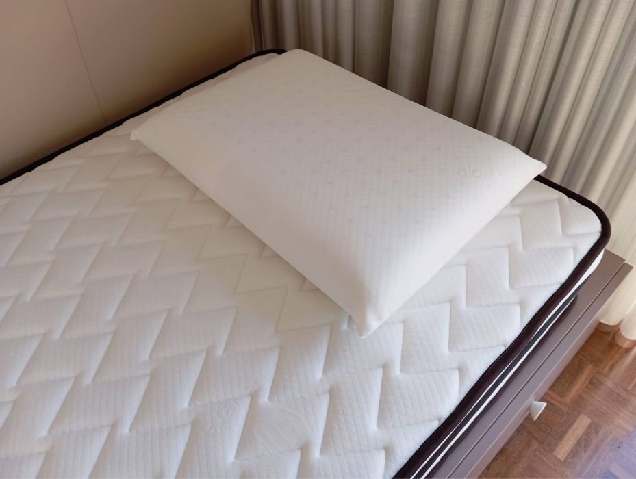 Cama & Mobiliario de Apoio