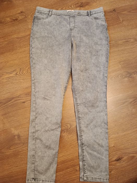 Spodnie treginsy  F&F