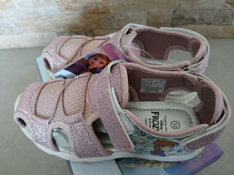 Sandálias NOVAS com etiqueta 32