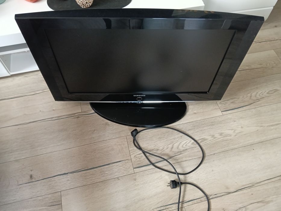 Telewizor Samsung płaski 32'' HD Readly SLC (0)prusurround