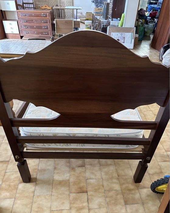 Cama de Solteiro em Madeira Maciça