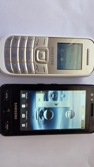 Dois Samsung telemóveis