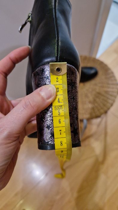 Buty za kostkę na słupku