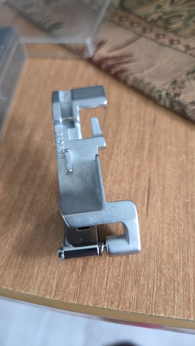 Zestaw 4 stopek do overlocka pfaff