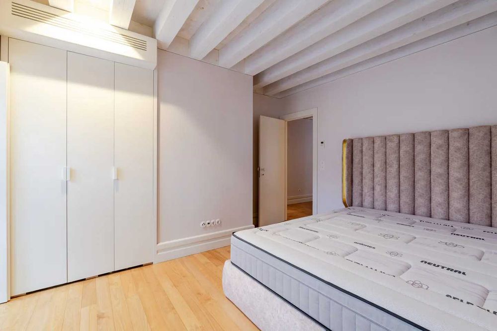 apartamento t3  R. de Mouzinho da Silveira 180