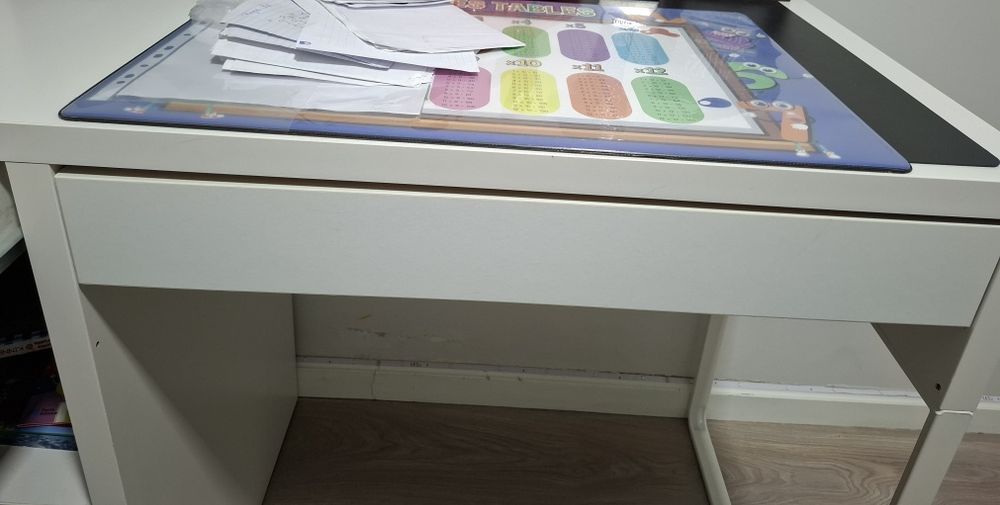 Secretária Ikea branca