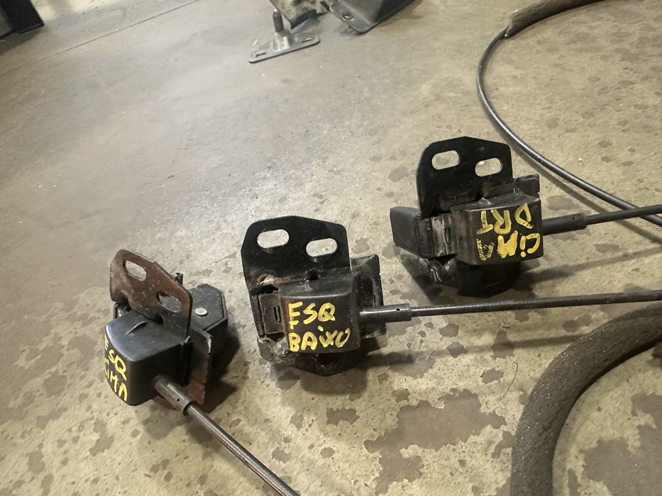 Fechadura da porta traseira dire /esqu de baixo Renault master III(FV)