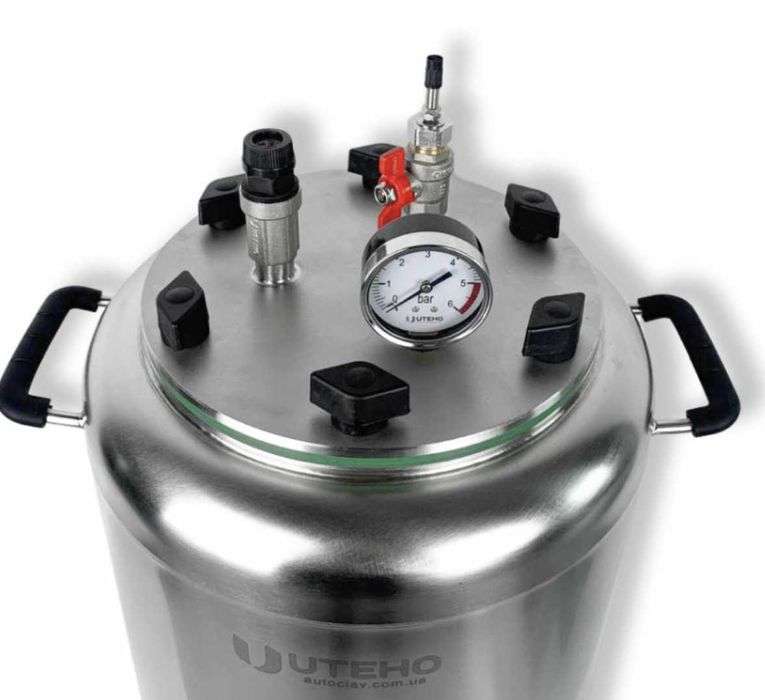 Газовий автоклав фірми УТЕХО з нержавіючої сталі на 8 банок 0,5 л.