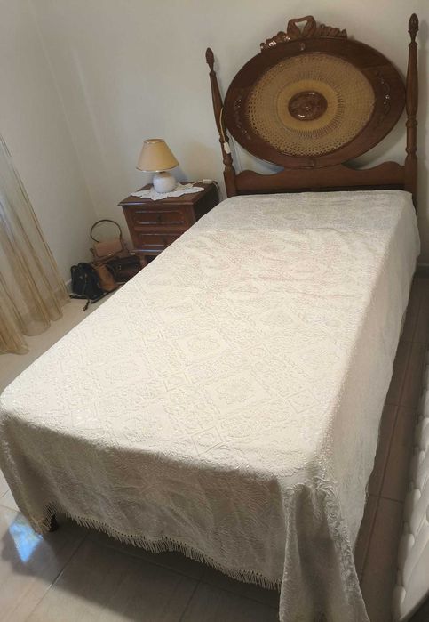 Cama em madeira + estrado + colchão solteiro