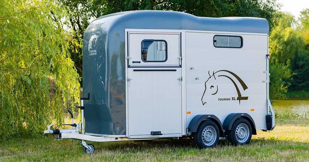Atrelado para transporte cavalos