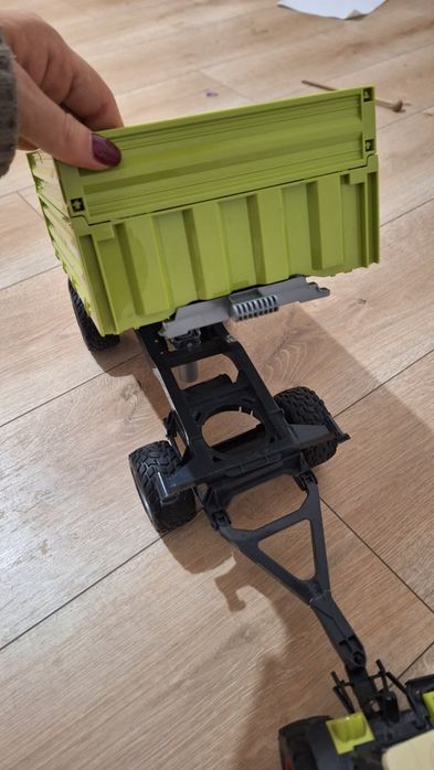 Bruder traktor z przyczepą