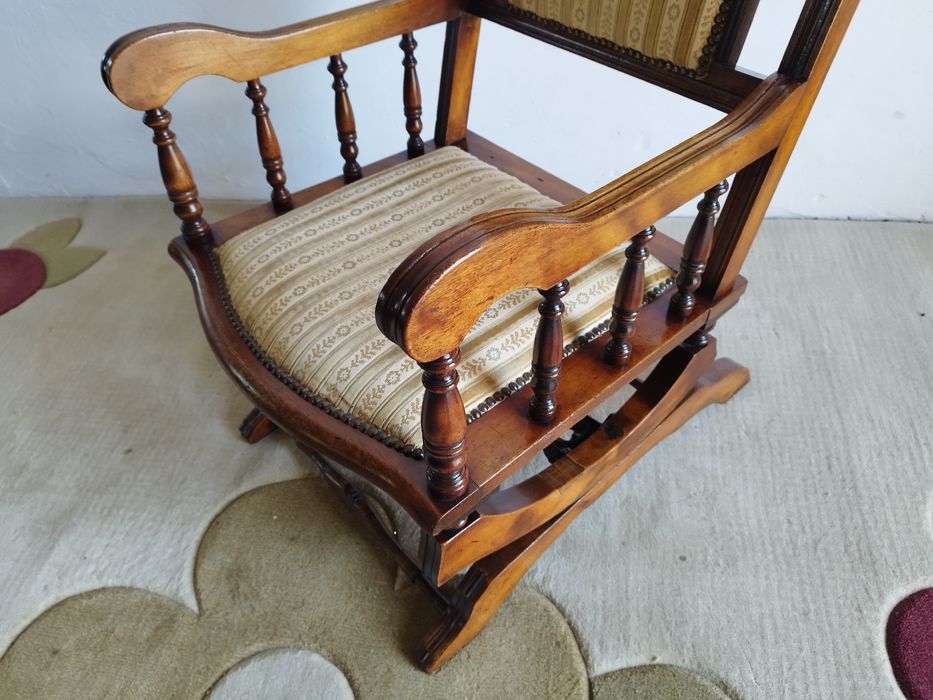 Amerykański fotel bujany Antyk początek XX wiek