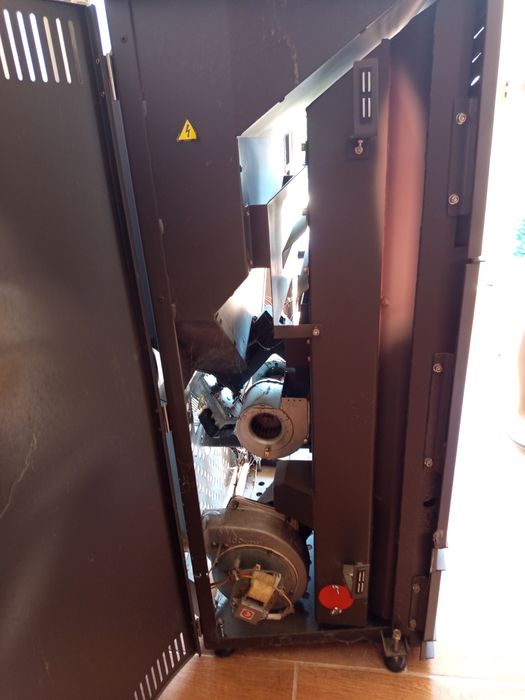 Salamandra pellets Ecoforest turbo aire 20 kw