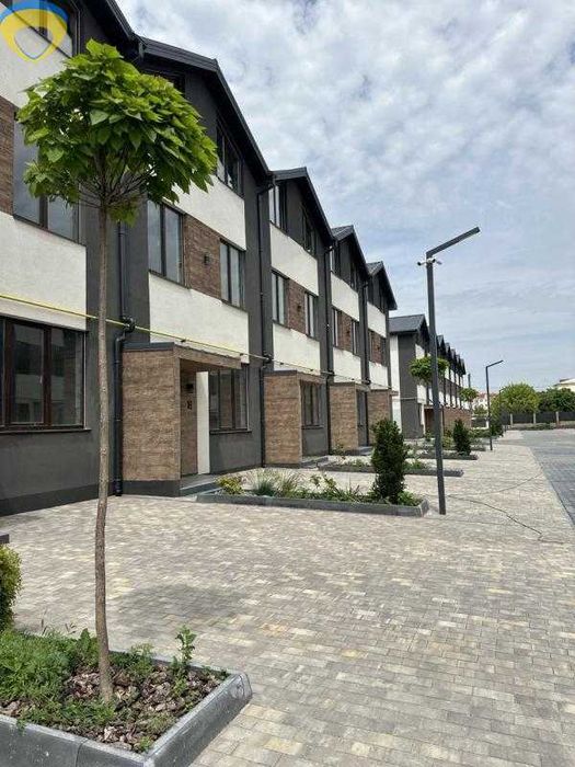 В продажу ТАУНХАУС 150 м² з власними парко місцями-Авангард, вул. Фруктова, чистові роботи зроблені