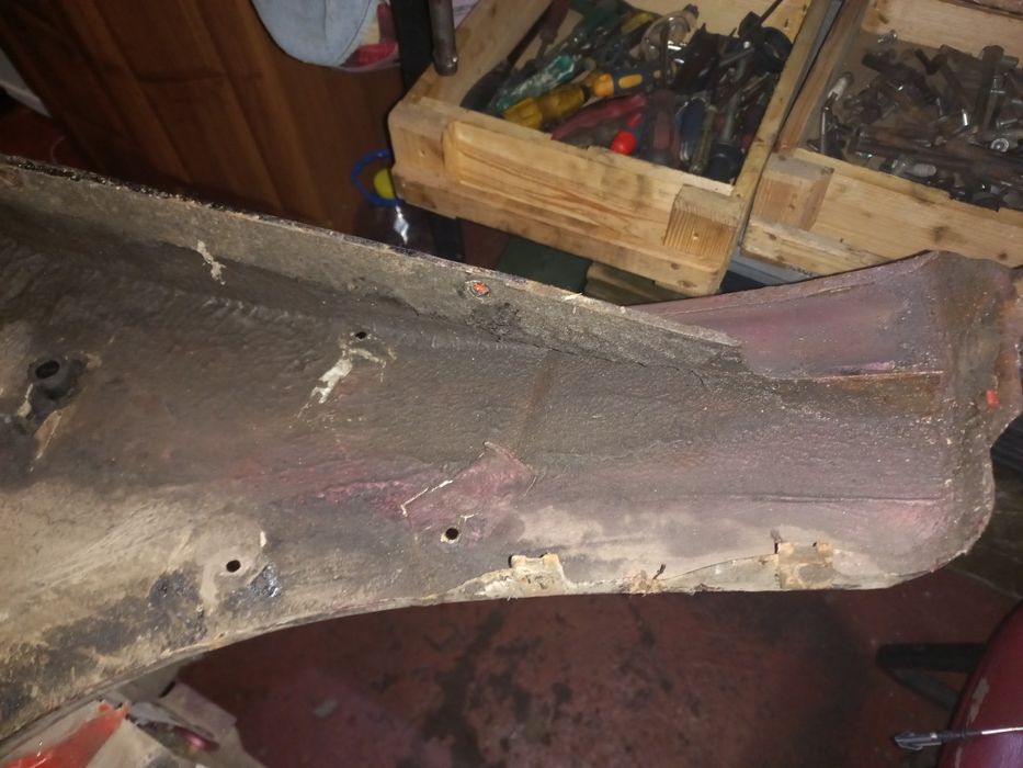 Продам задарма передне ліве крило на ВАЗ 2113-2115