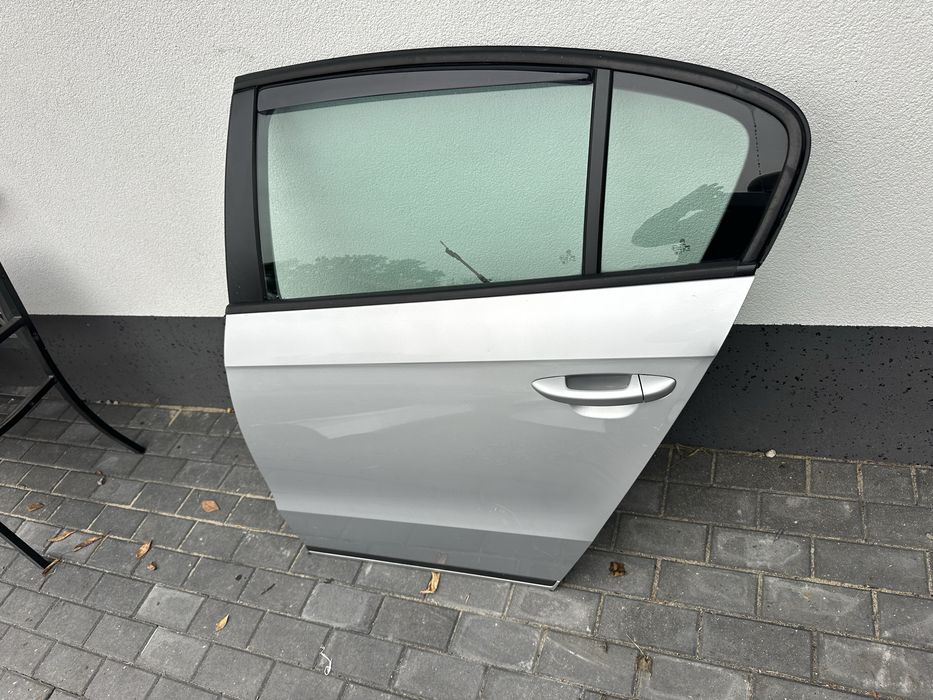 VW Passat B7 drzwi lewe tył