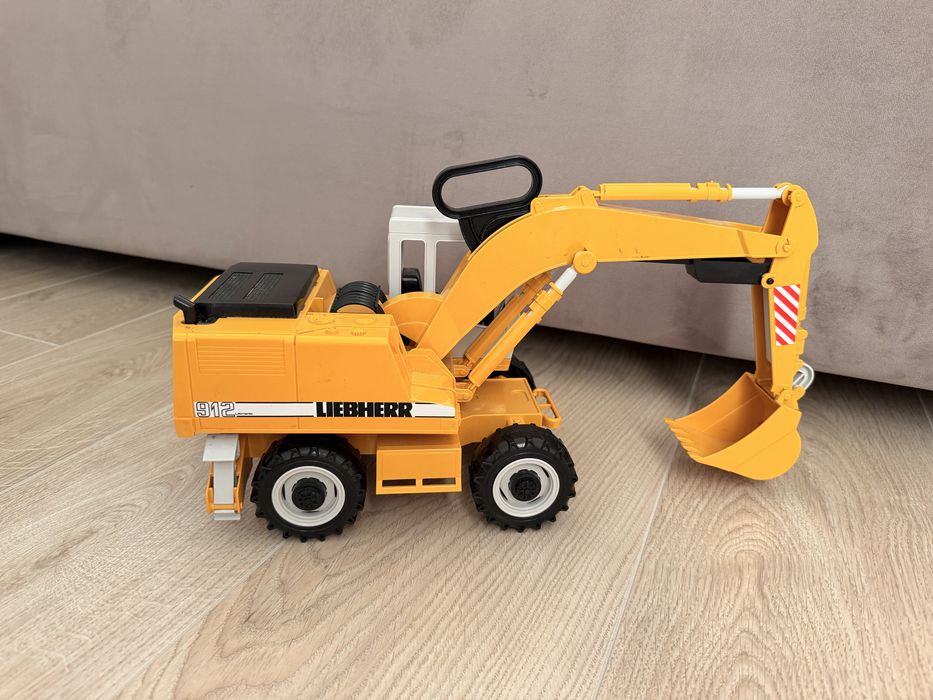 Bruder самоскид MAN з екскаватором Liebherr