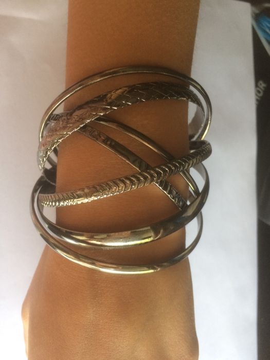 Pulseira multi argolas cinza rato