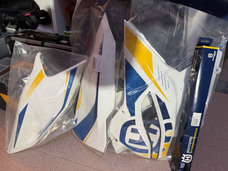 Kit de plásticos mais capa para banco Husqvarna 350f de 2013