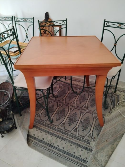 Mesa de jogo em madeira