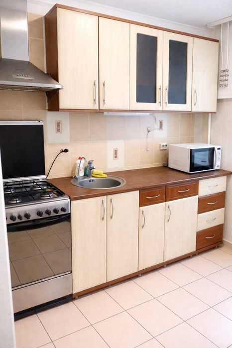 Здається 3-кімнатна квартира (2 кімнати)